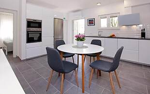 Santa Cruz Apartments