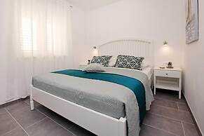Santa Cruz Apartments