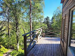 Sea-view Cottage High up in the Trees