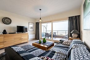 Apartment in Blankenberge With Sea View