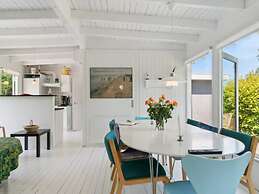 6 Person Holiday Home in Dronningmolle