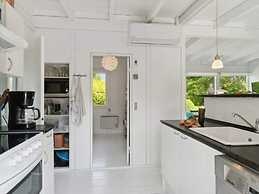 6 Person Holiday Home in Dronningmolle