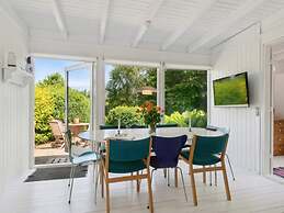6 Person Holiday Home in Dronningmolle