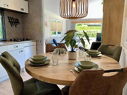 Chalet in Sint Maartenszee Near Sandy Beach