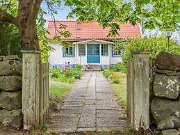 House With Guest Loft and Garden
