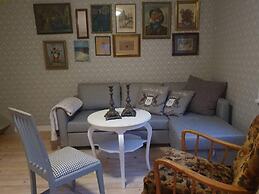 House With Guest Loft and Garden