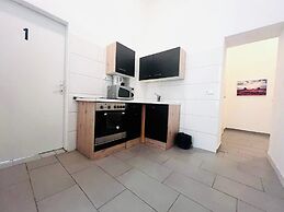 Cozy 3BR Apartment  Near Augarten Park