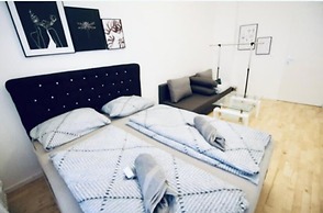 Cozy 3BR Apartment  Near Augarten Park