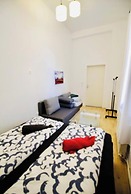 Cozy 3BR Apartment  Near Augarten Park