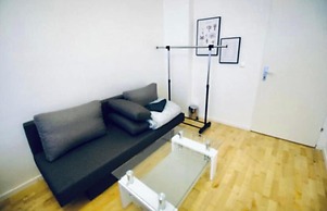 Cozy 3BR Apartment  Near Augarten Park