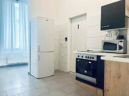 Cozy 3BR Apartment  Near Augarten Park