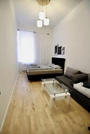 Cozy 3BR Apartment  Near Augarten Park
