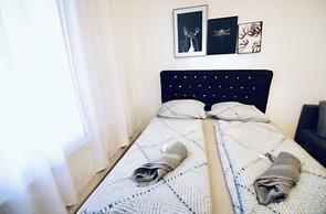 Cozy 3BR Apartment  Near Augarten Park