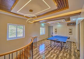 Vihani's Western Clouds by VOYE HOMES