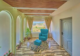 Vihani's Western Clouds by VOYE HOMES