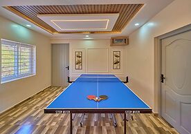 Vihani's Western Clouds by VOYE HOMES
