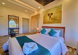 Vihani's Western Clouds by VOYE HOMES