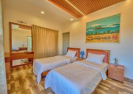 Vihani's Western Clouds by VOYE HOMES