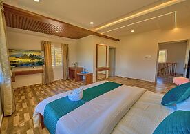 Vihani's Western Clouds by VOYE HOMES