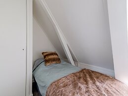 B&B Farm Grutsk in Suwald With its Harbor