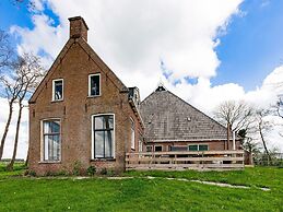 B&B Farm Grutsk in Suwald With its Harbor
