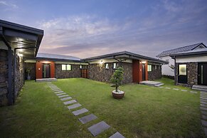 Gimnyeong stonewall Private Pool Villa
