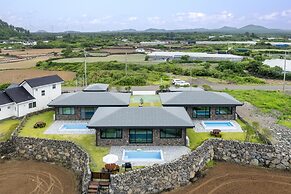 Gimnyeong stonewall Private Pool Villa