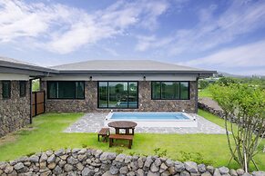 Gimnyeong stonewall Private Pool Villa