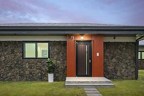Gimnyeong stonewall Private Pool Villa