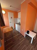 2-Rent Group Hostel Apartments SEN14