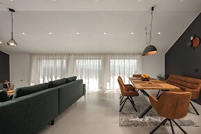Desamani 975 Apartments