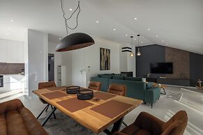 Desamani 975 Apartments