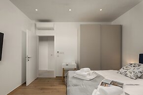 Desamani 975 Apartments