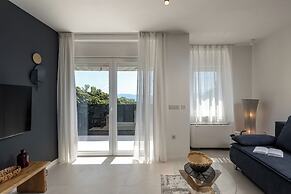 Desamani 975 Apartments