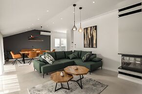 Desamani 975 Apartments