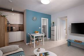 Desamani 975 Apartments