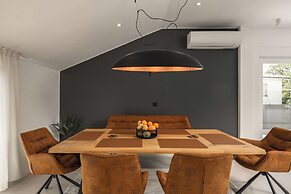Desamani 975 Apartments