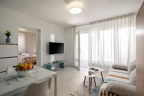 Desamani 975 Apartments