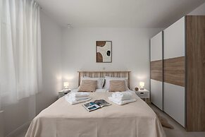Desamani 975 Apartments