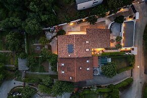 Desamani 975 Apartments