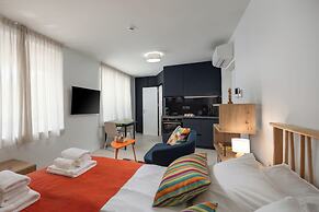 Desamani 975 Apartments