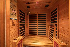 The Break Pool Spa Sauna Beach