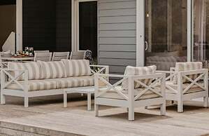 The Break Pool Spa Sauna Beach