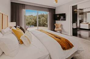 The Break Pool Spa Sauna Beach