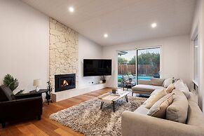 The Break Pool Spa Sauna Beach