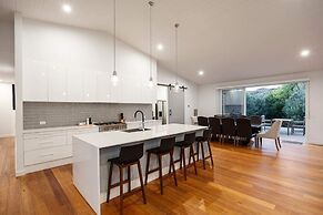 The Break Pool Spa Sauna Beach