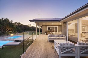 The Break Pool Spa Sauna Beach