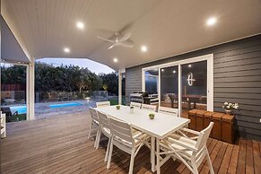 The Break Pool Spa Sauna Beach