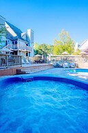 Updated Blue Mountain studio North Creek