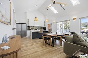 Saltwood Coastal Hamptons Luxe With Pool